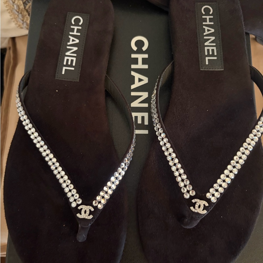 📌📌 SOLD SOLD 📌📌Chanel Black Sandals with Rhinestones. BRAND NEW